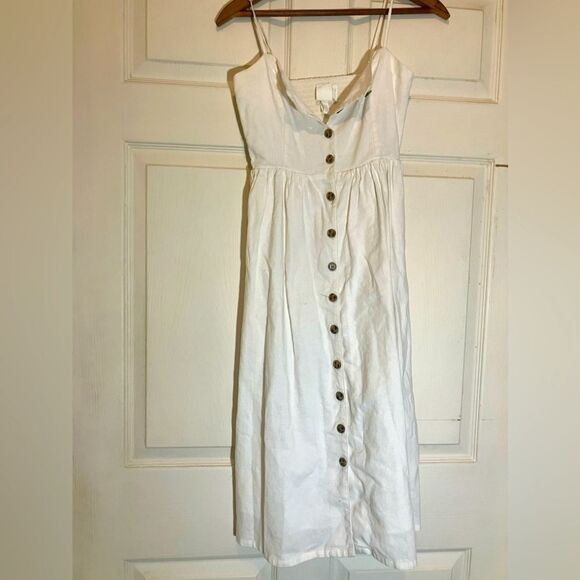 H&M Dresses & Skirts - H&M white button-down linen dress, wood buttons, excellent condition, XXS